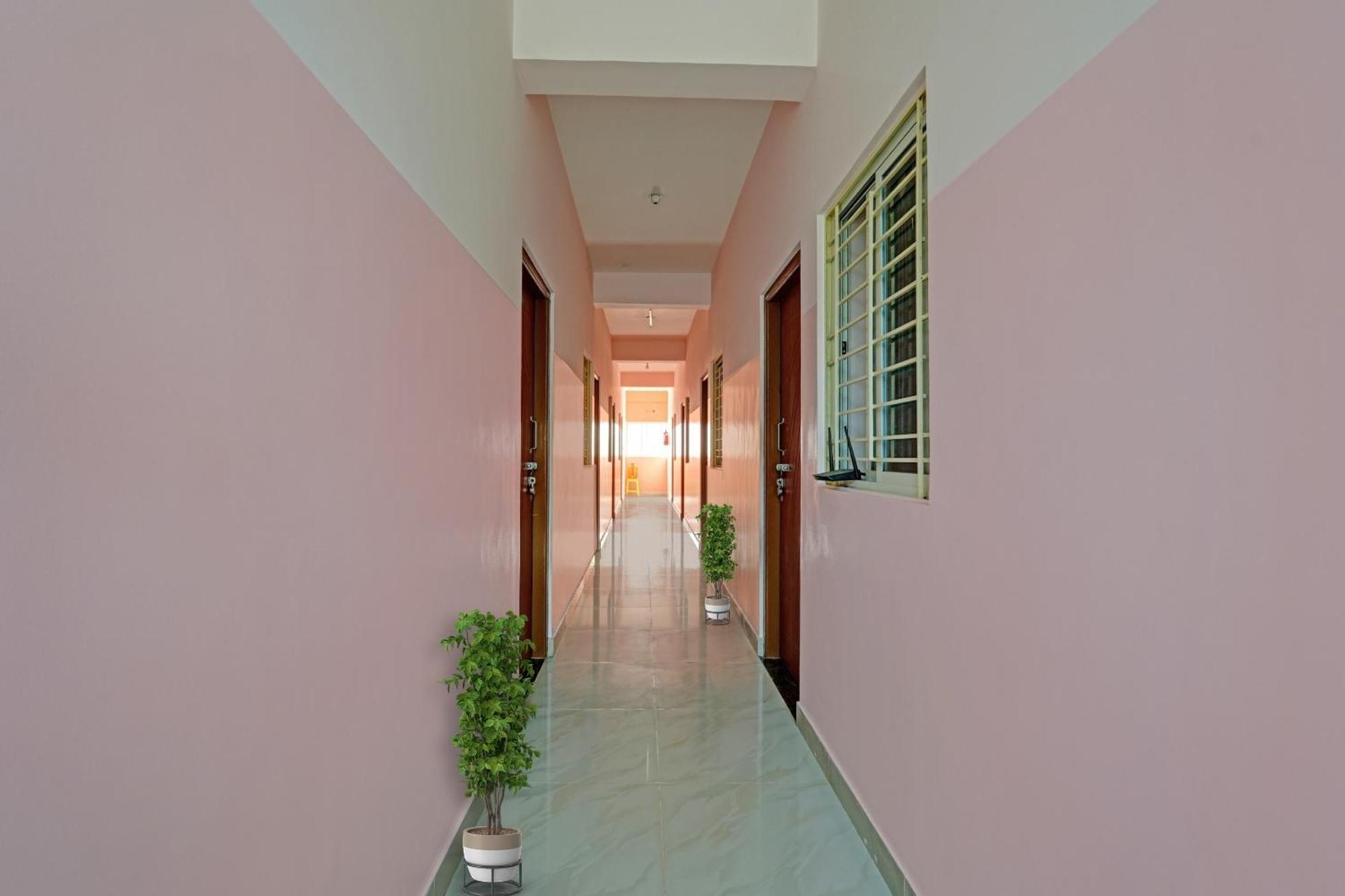 Spot On Sanjay Lodge Yelahanka Exterior foto